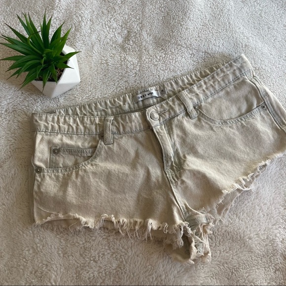 SOLD✨ RVCA • Cut-off Denim Shorts - Picture 1 of 7